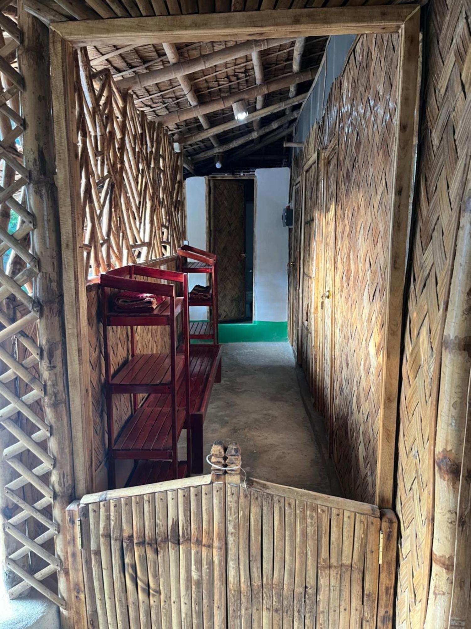 Bamboo Nest Beachfront Puerto Princesa Exterior foto